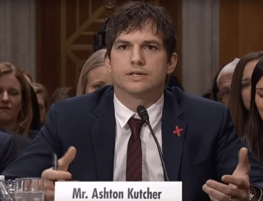 Ο Άστον Κούτσερ έφτιαξε ΜΚΟ που βοηθάει στη διάσωση παιδιών από σεξουαλική εκμετάλλευση- Σώθηκαν 6.000 παιδιά (βίντεο)